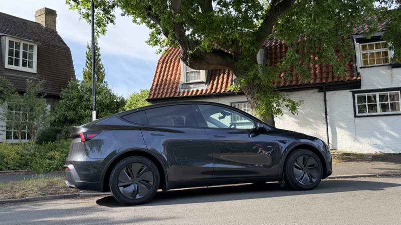 Side profile of the Model Y RWD, landscape